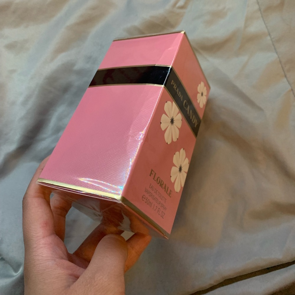 SOLD - NWT Prada Candy Florale - 50ML eau de toilette spray - Picture 2 of 2